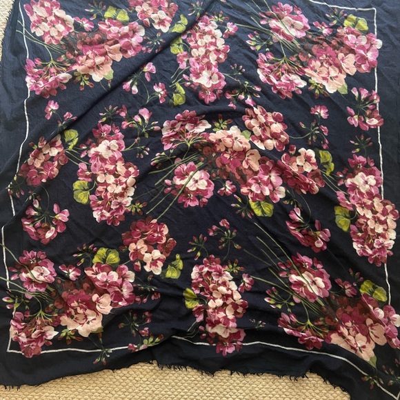 Very large cashmere shawl great condition - Picture 3 of 5